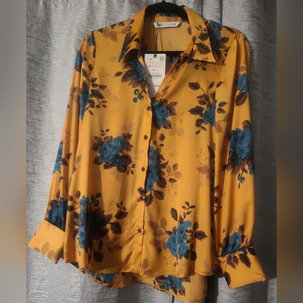 Zara Women's Beautiful Floral Top Size Small NWT